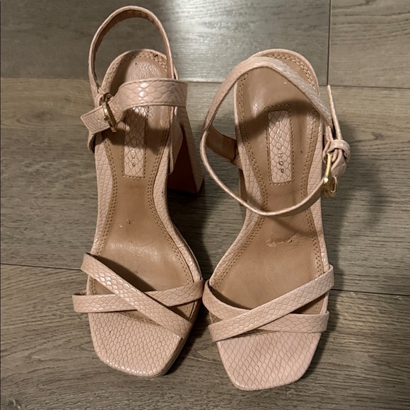 Topshop Nude Textured Heels - Picture 2 of 5